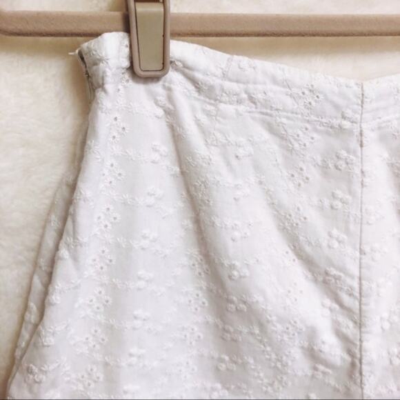 Forever 21 White Embroidered Patterned Shorts - Picture 5 of 8